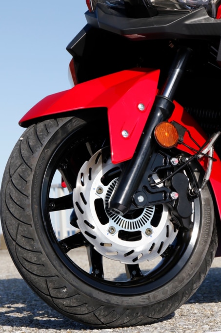 SYM CRUiSYM250(クルージム250)のフロント足まわり
