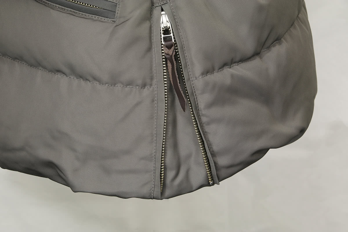 MaxFritz MFJ-2302 ウィンタリングダウンジャケットの身巾調整用ファスナー