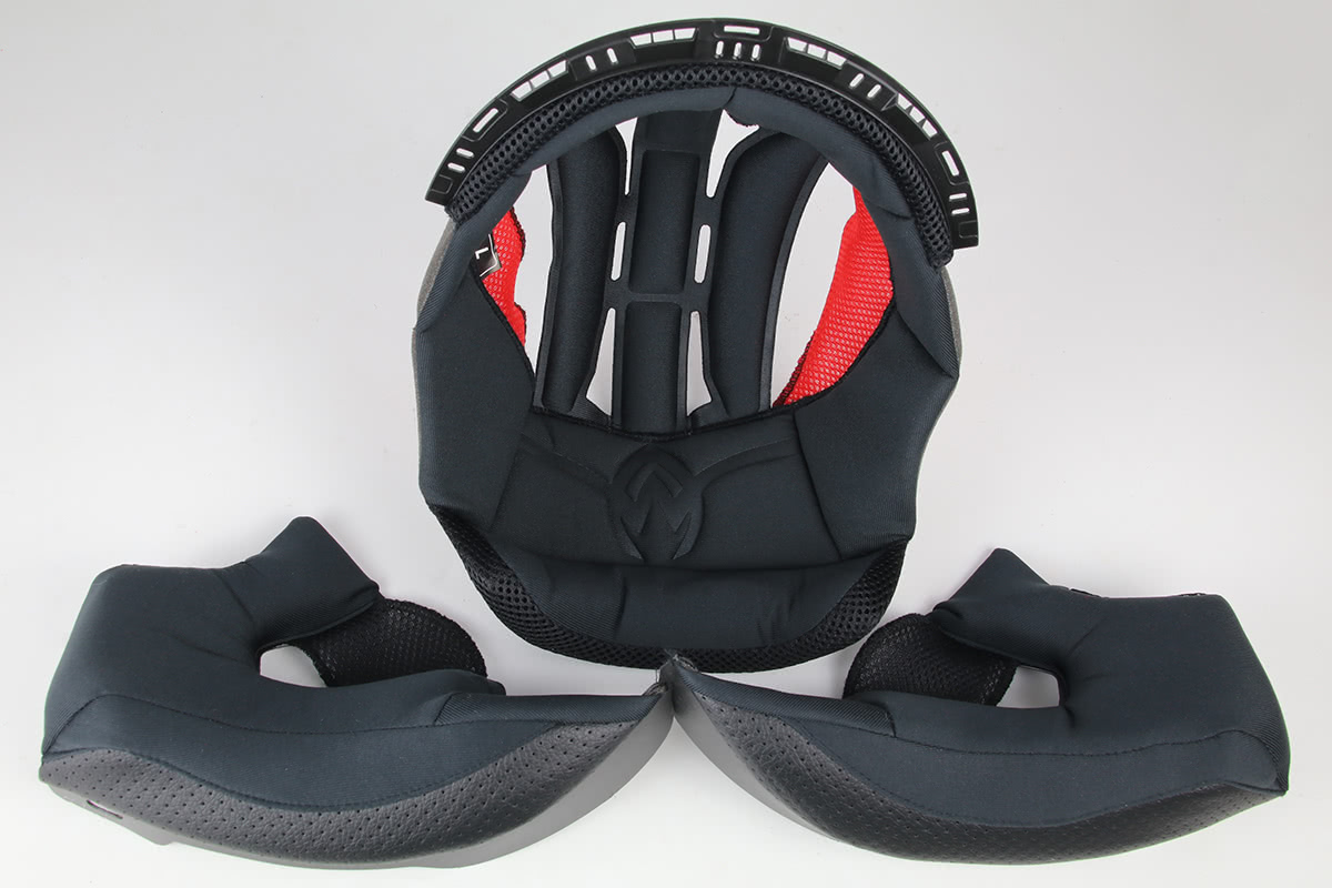 WINS X-ROAD COMBATの内装