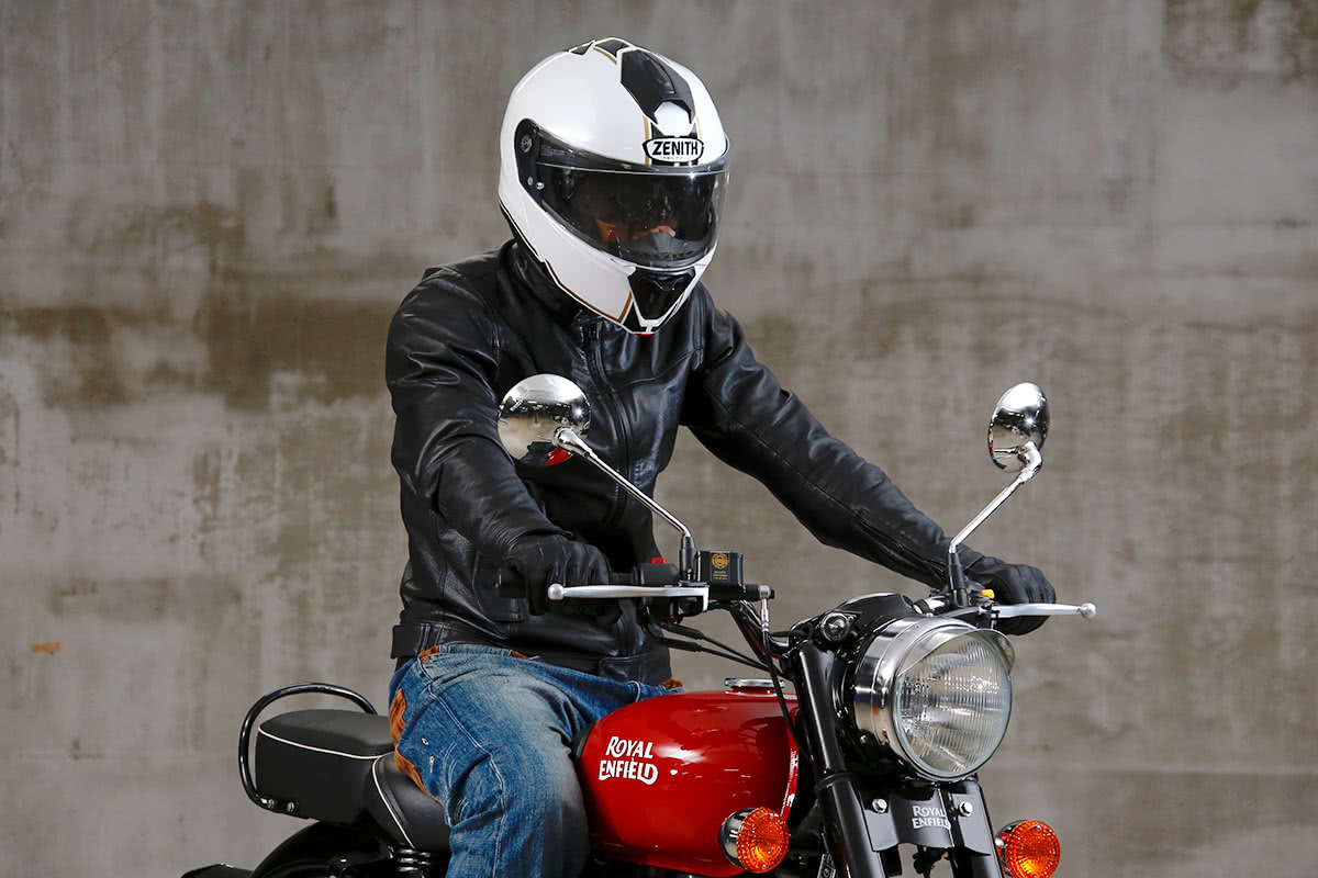 クラシカルタイプの車両とワイズギア YJ-21 ZENITH Graphicの組み合わせ