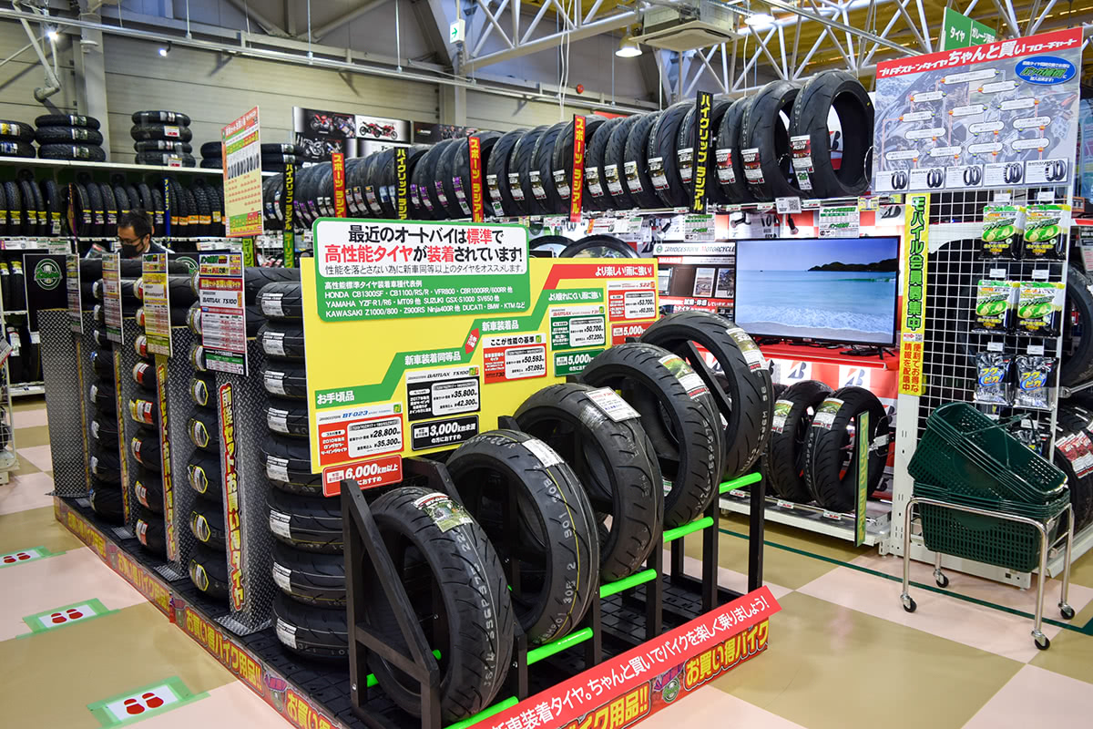 高松2りんかん タイヤ売り場
