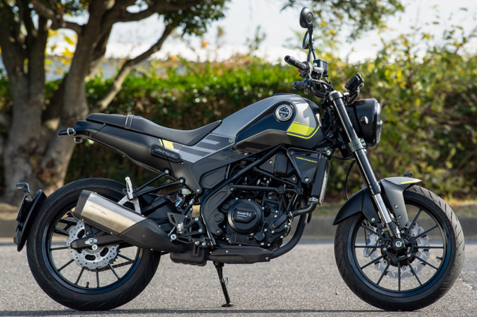 BENELLI LEONCINO250(ベネリ レオンチーノ250)右サイドビュー
