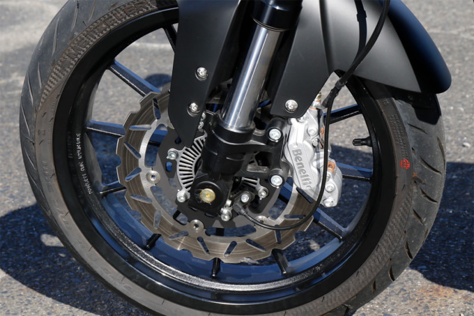 BENELLI LEONCINO250(ベネリ レオンチーノ250)フロント足まわり