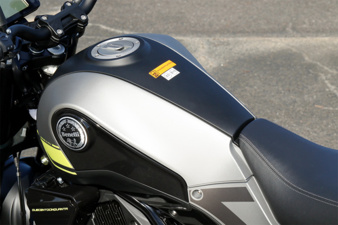 BENELLI LEONCINO250(ベネリ レオンチーノ250)タンク