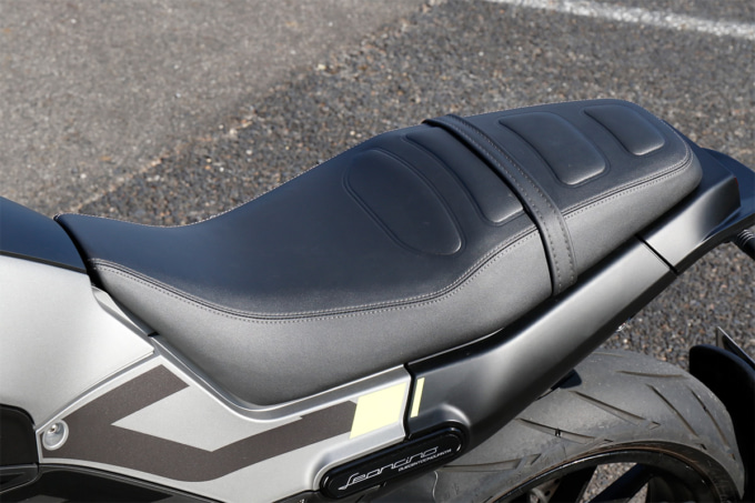BENELLI LEONCINO250(ベネリ レオンチーノ250)シート
