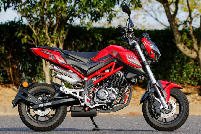 BENELLI TNT125(ベネリ トルネードネイキッドT125)右サイドビュー