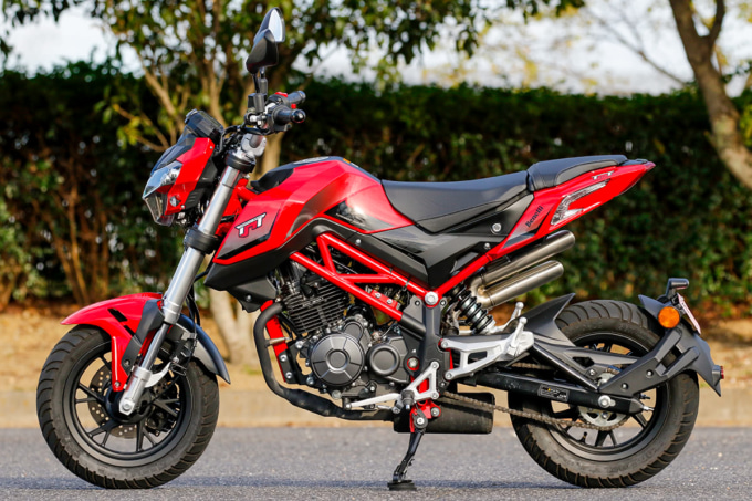 BENELLI TNT125(ベネリ トルネードネイキッドT125)左サイドビュー
