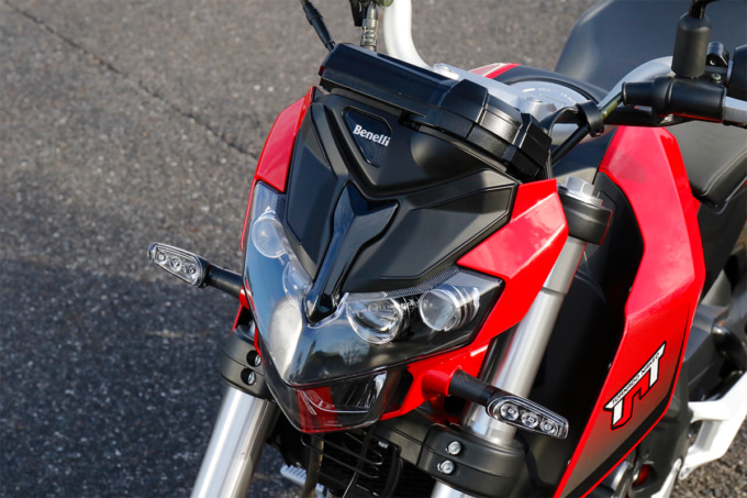 BENELLI TNT125(ベネリ トルネードネイキッドT125)ヘッドライト