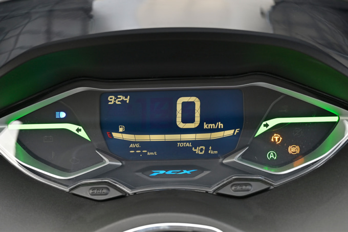 HONDA PCX(2021年モデル)液晶メーター