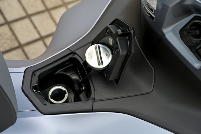 HONDA PCX(2021年モデル)タンクキャップ