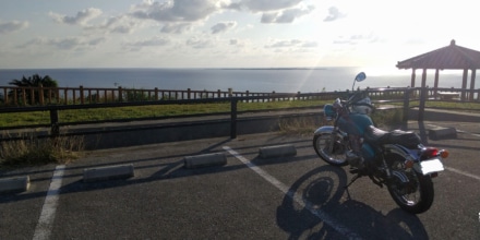 早朝の海へ