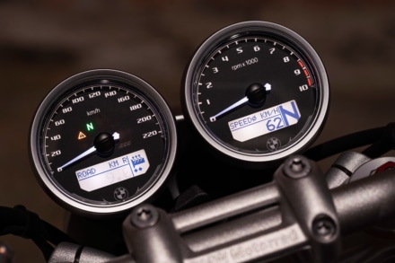 BMW R nineT 部分カット(メーター)