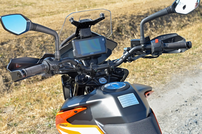 KTM 250ADVENTURE(2021年モデル)ハンドルまわり