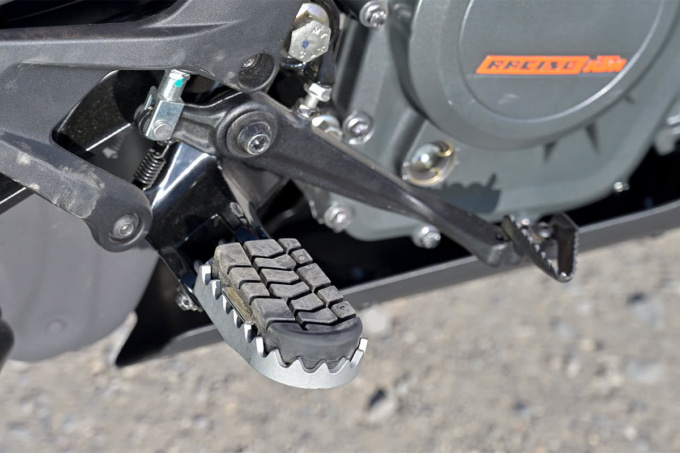 KTM 250ADVENTURE(2021年モデル)ステップ