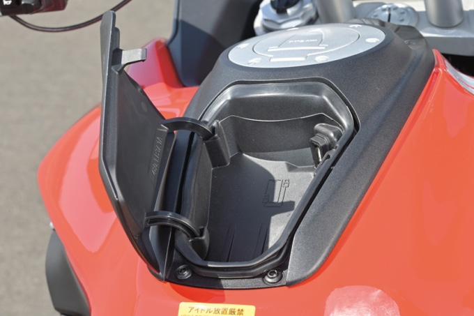 DUCATI MULTISTRADA V4S ガソリン給油口