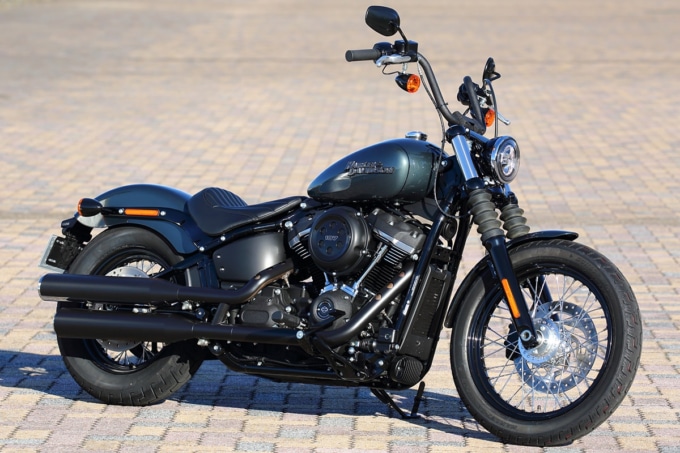 HARLEY-DAVIDSON STREET BOB 右サイドビュー