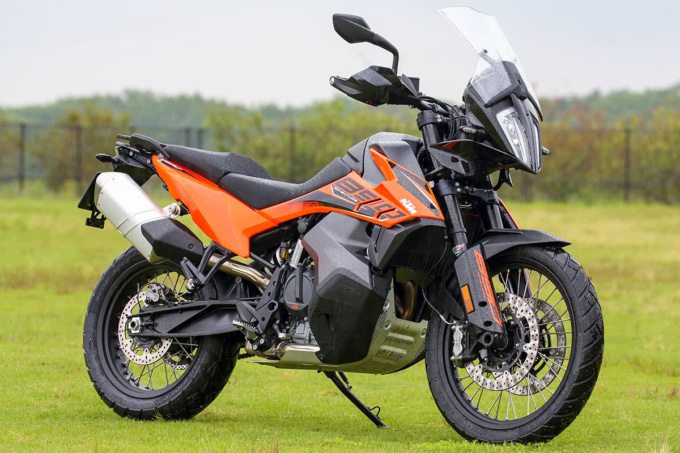 890 ADVENTURE(2021年モデル)右サイドビュー