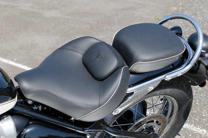 TRIUMPH BONNEVILLE SPEEDMASTER(2021年モデル)シート