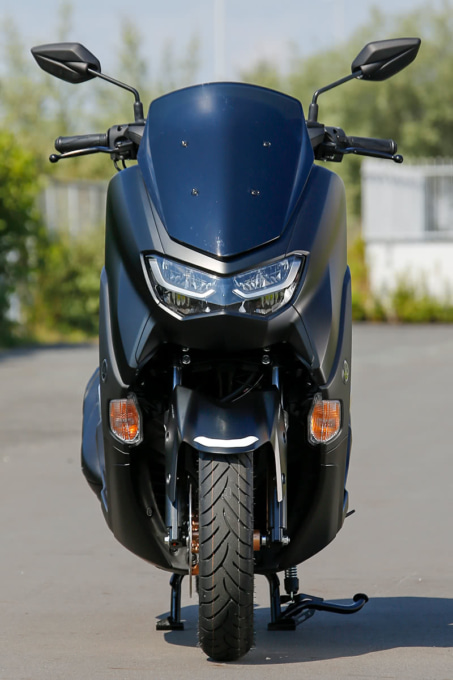 YAMAHA NMAX(2021年モデル)フロントビュー