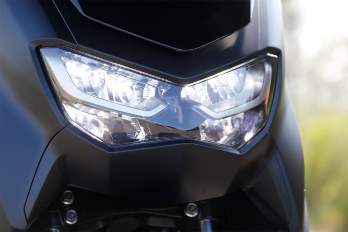 YAMAHA NMAX(2021年モデル)ヘッドライト