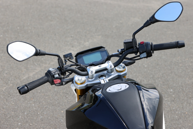 BMW G310R(2021年モデル)ハンドルまわり