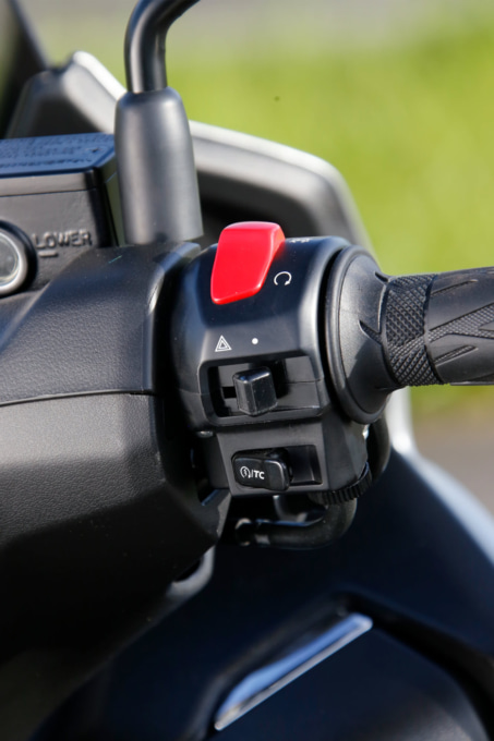 SUZUKI BURGMAN400 ABS(2021年モデル)ハンドルスイッチボックス