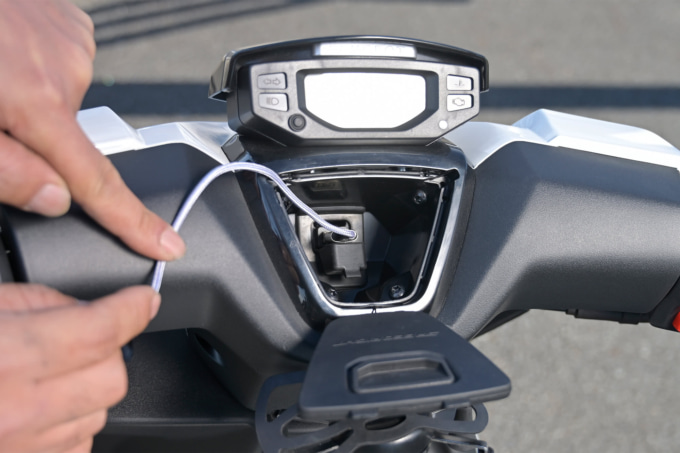 PEUGEOT SPEEDFIGHT125 R-CUP(2021年モデル)USB電源