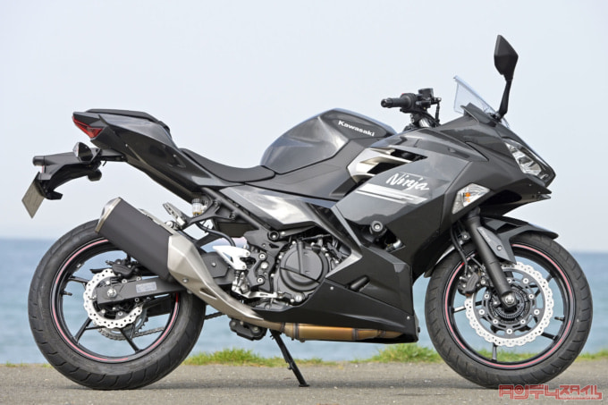 Kawasaki Ninja250(2021年モデル)右サイドビュー