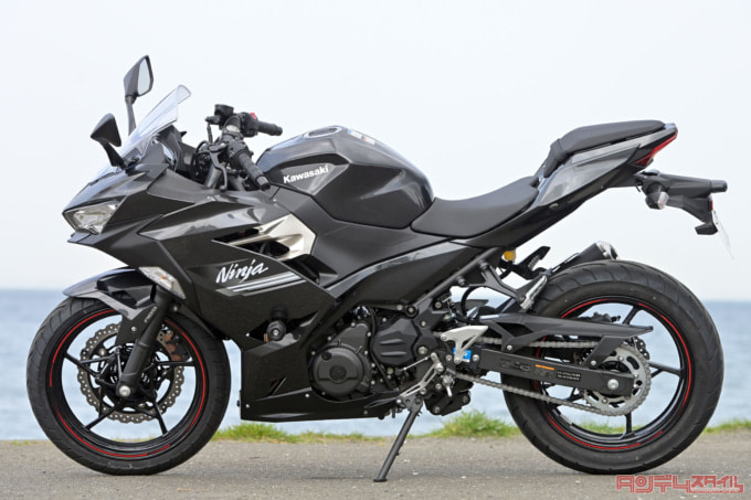 Kawasaki Ninja250(2021年モデル)左サイドビュー