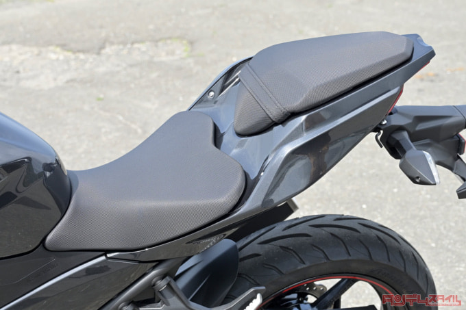 Kawasaki Ninja250(2021年モデル)シート