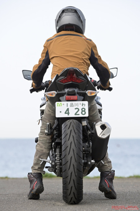 Kawasaki Ninja250(2021年モデル)足つき
