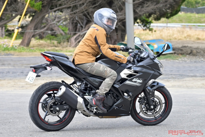 Kawasaki Ninja250(2021年モデル)Uターン