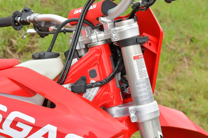 GASGAS EC250(2022年モデル)ブラケット