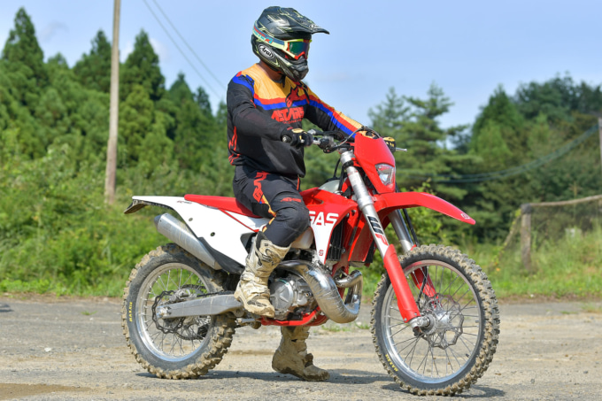 GASGAS EC250(2022年モデル)乗車姿勢