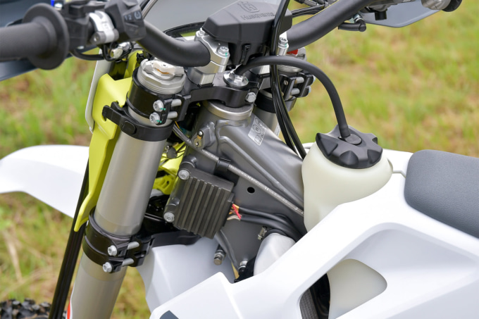 HUSQVARNA MOTORCYCLES FE250（2022年モデル）ブラケット