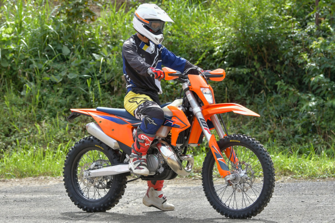 KTM 150EXC TPI(2022年モデル)乗車姿勢
