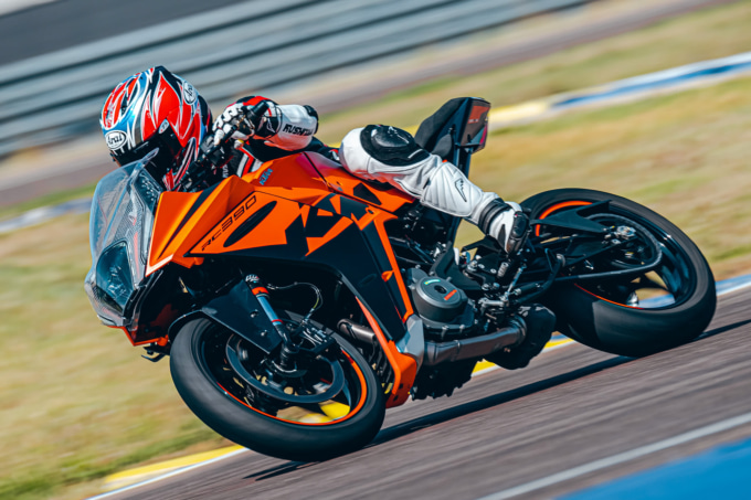 KTM RC390(2022年モデル)走行