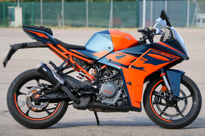 KTM RC390(2022年モデル)右サイドビュー