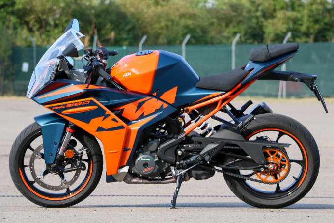 KTM RC390(2022年モデル)左サイドビュー