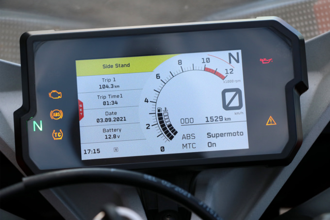 KTM RC390(2022年モデル)メーター