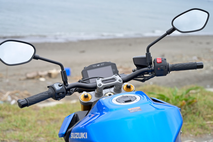 SUZUKI GSX-S1000(2021年モデル)ハンドル