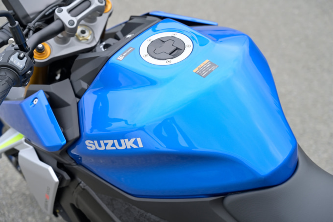SUZUKI GSX-S1000(2021年モデル)タンク