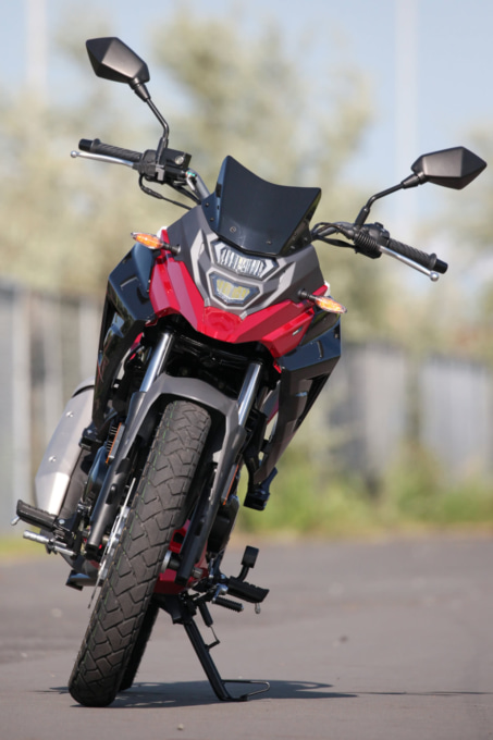 SYM NH T125(2021年モデル)フロントビュー