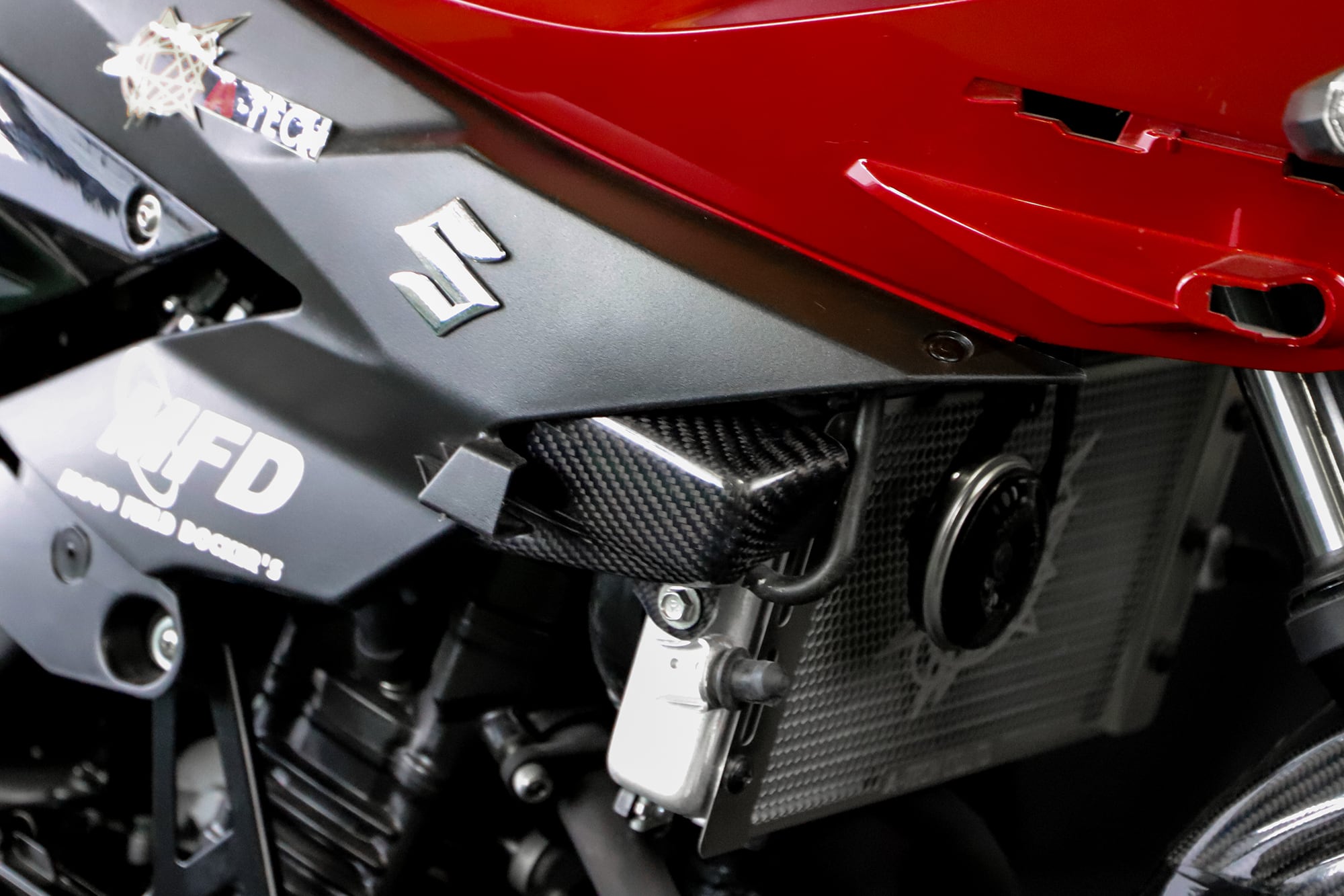 A-TECH(エーテック)GSX250R ラジエターリザーバータンク用カーボンリザーバータンクカバー