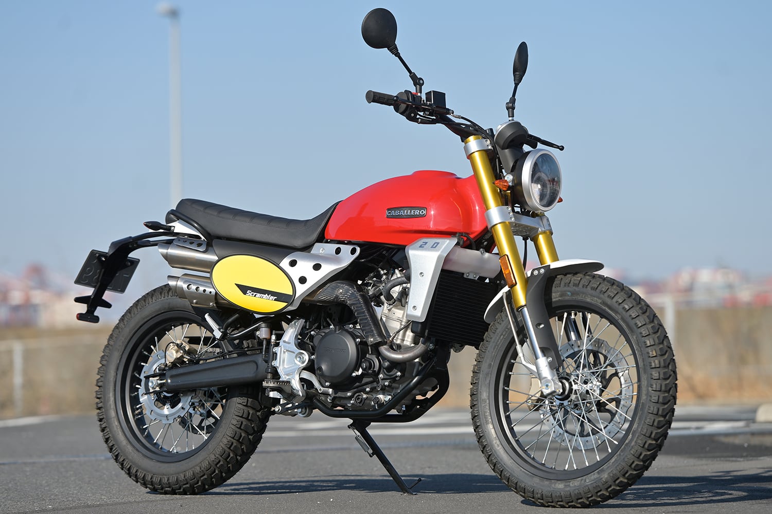 ファンティック キャバレロ スクランブラー250 7:3ビュー