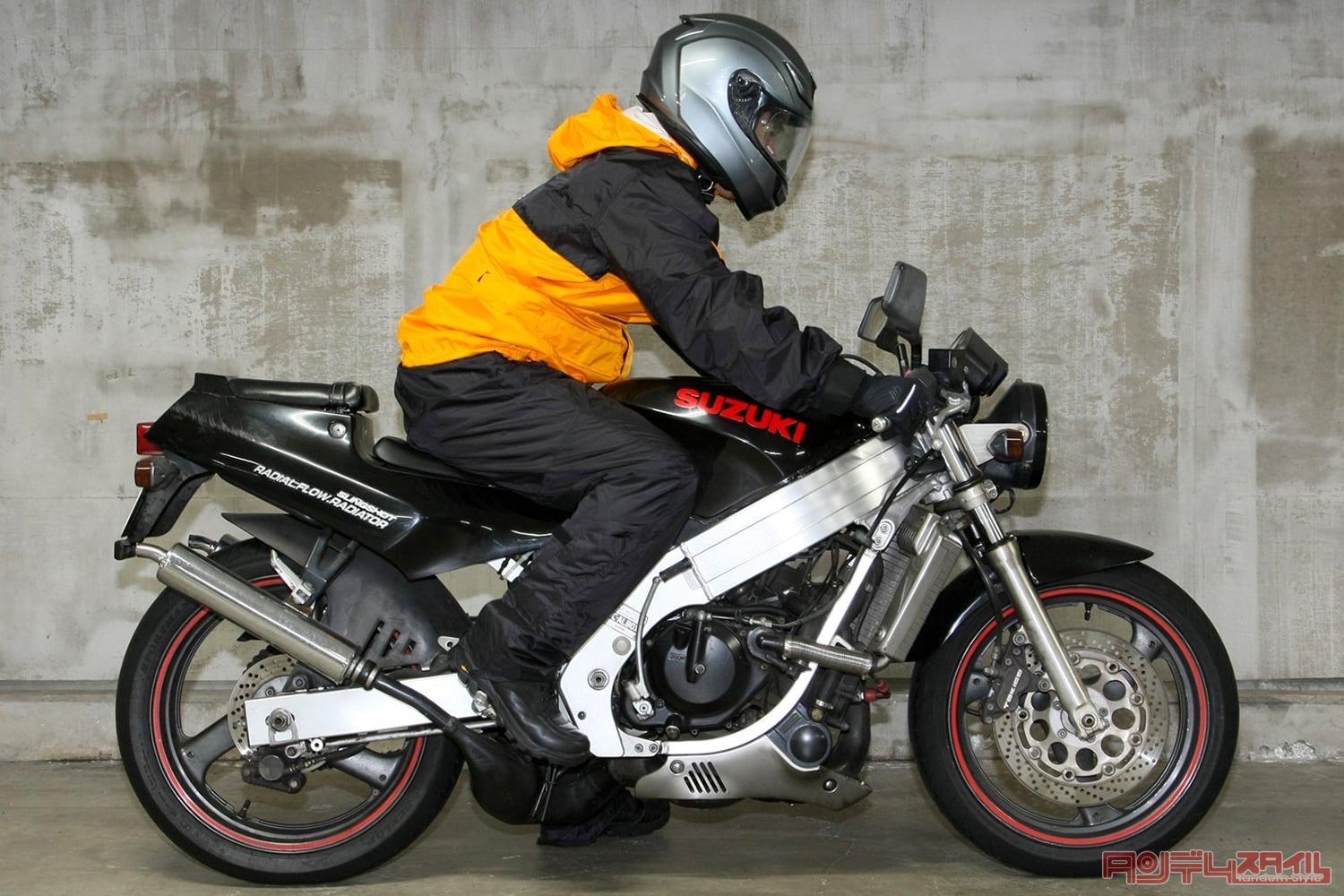 ゴールドウインモーターサイクル GWS Gベクター3 コンパクトレインスーツ 着用して乗車