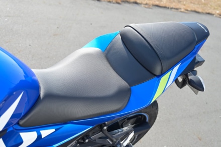 スズキ GSX250R ABS(2022年モデル)シート