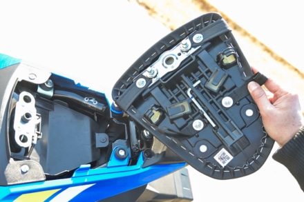スズキ GSX250R ABS(2022年モデル)シート裏