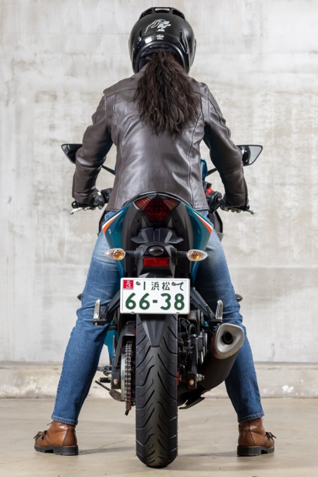 ヤマハ YZF-R25(2022年モデル)足つき