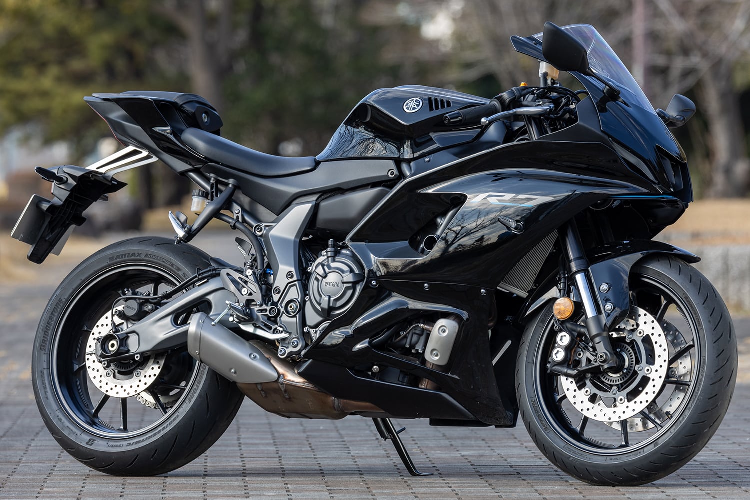 ヤマハ YZF-R7(2022年モデル)7:3ビュー